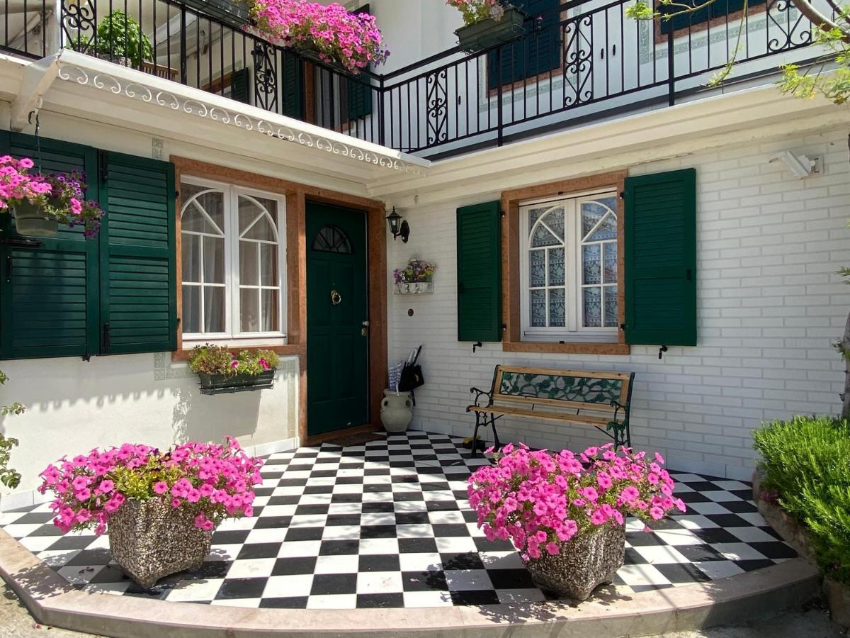 Villa Poggio Ulivo Pool-Apartments Rivoli Veronese Exterior foto