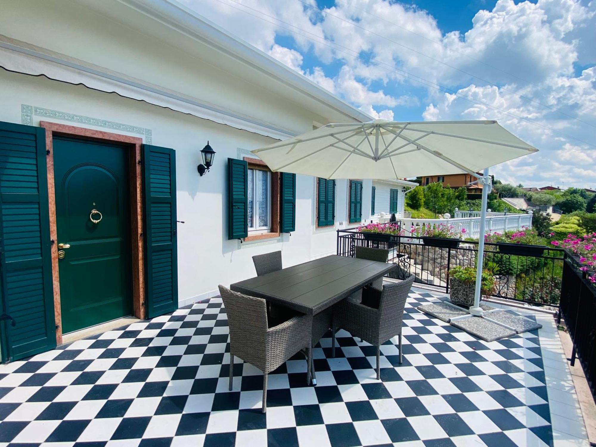 Villa Poggio Ulivo Pool-Apartments Rivoli Veronese Exterior foto